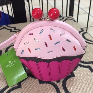 Adorable Kate spade ♠️ wristlet.